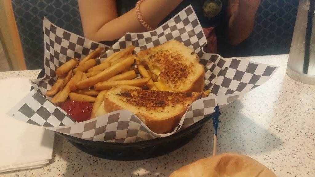 Pollys Pies Restaurant & Bakery | bakery | 2025 N Tustin St, Orange, CA 92865, USA | 7146373040 OR +1 714-637-3040