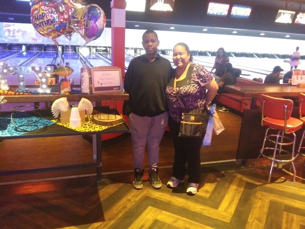 Bowlero Visalia | restaurant | 1740 W Caldwell Ave, Visalia, CA 93277, USA | 5596252100 OR +1 559-625-2100