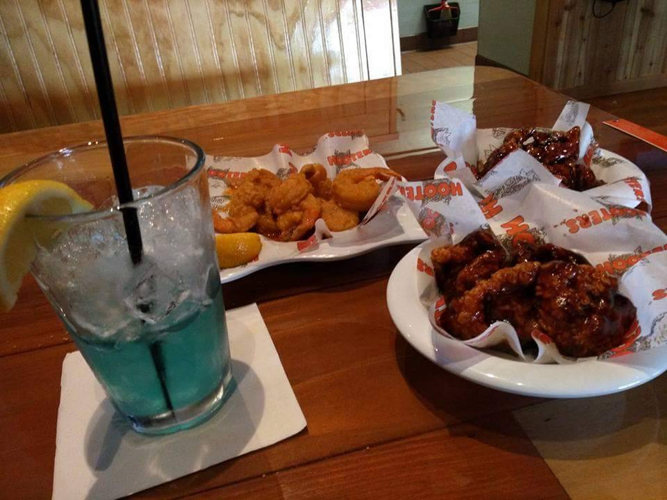 Hooters | restaurant | 5670 Northridge Dr, Gurnee, IL 60031, USA | 8473601672 OR +1 847-360-1672