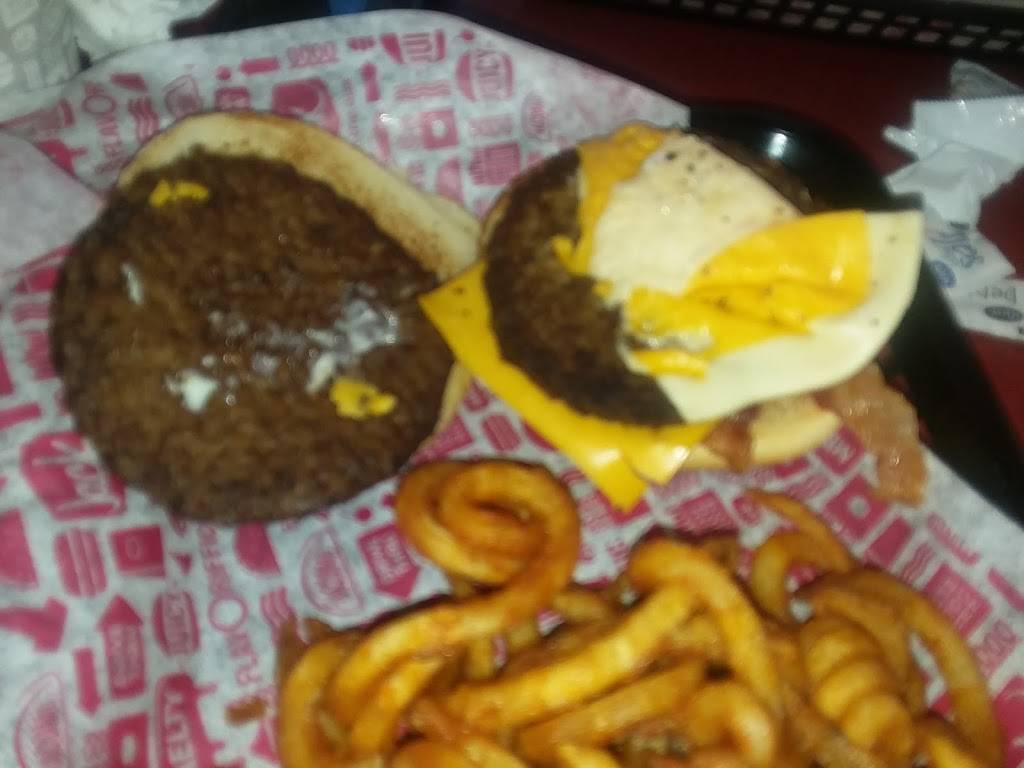 Jack in the Box | restaurant | 718 S Zarzamora St, San Antonio, TX 78207, USA | 2104322568 OR +1 210-432-2568