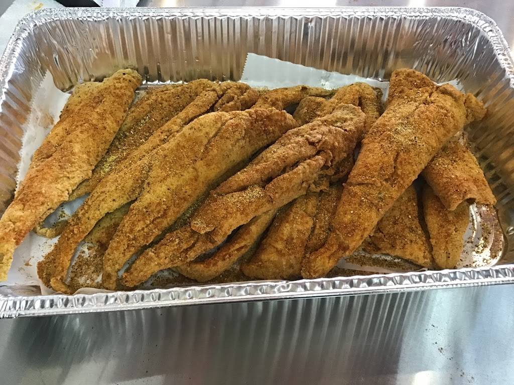 Seafood Hut | restaurant | 1936 MacDade Boulevard unit 24, Woodlyn, PA 19094, USA | 4844808877 OR +1 484-480-8877