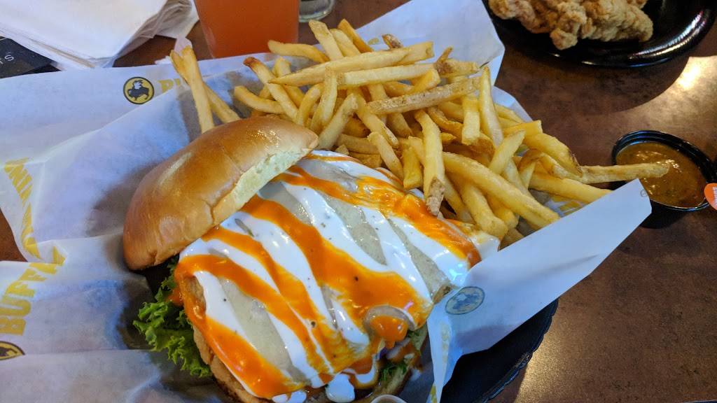 Buffalo Wild Wings | meal takeaway | 2005 S 320th St, Federal Way, WA 98063, USA | 2535297862 OR +1 253-529-7862