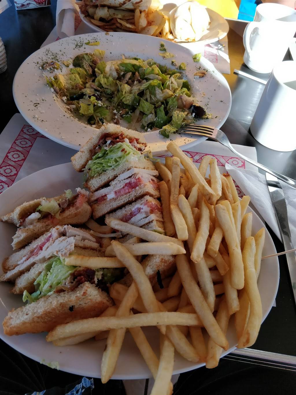 The Leaky Tank | restaurant | Sarnia Indian Reserve No. 45, St. Clair Township, ON N7T 7H5, Canada | 5193374447 OR +1 519-337-4447