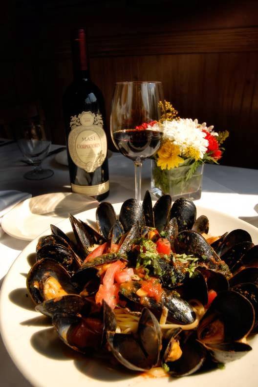 La Lanterna | restaurant | 23 Gray Oaks Ave, Yonkers, NY 10710, USA | 9144763060 OR +1 914-476-3060