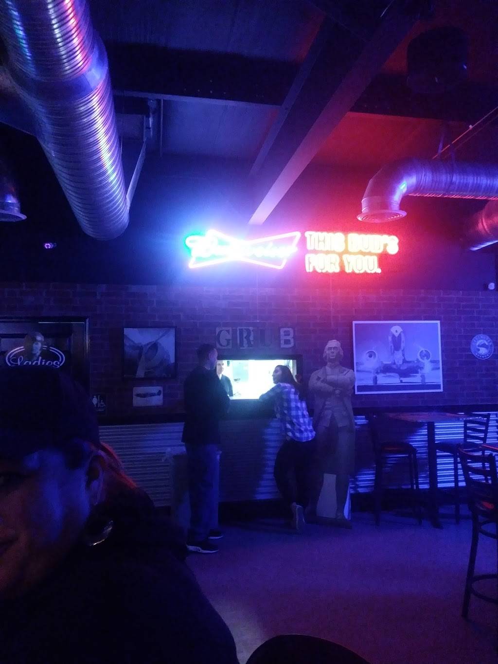 Aviators Pub & Grub | restaurant | 3002 Pershing Dr ste b, El Paso, TX 79903, USA | 9153077786 OR +1 915-307-7786