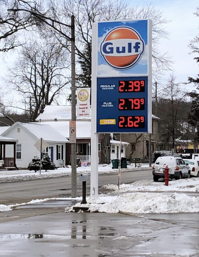 Gulf Gas Station | restaurant | 330 N Main St, Seneca, IL 61360, USA | 8157696000 OR +1 815-769-6000
