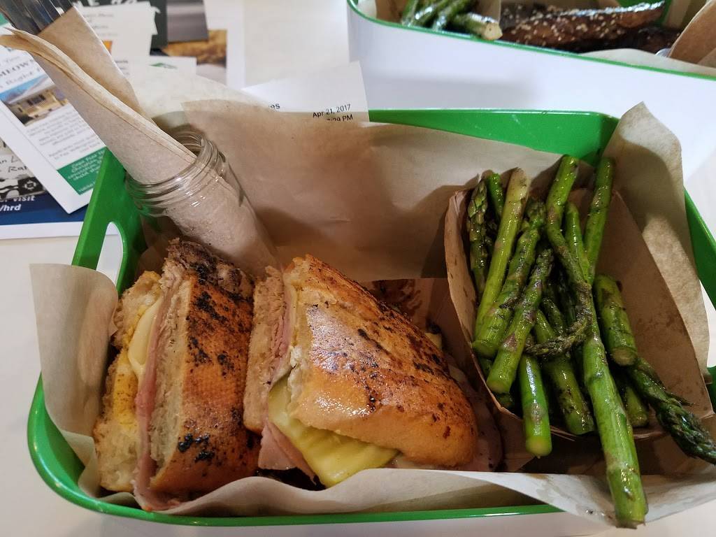 The Foxes Boxes | restaurant | 622 N 4th St, Wilmington, NC 28401, USA | 9107690125 OR +1 910-769-0125