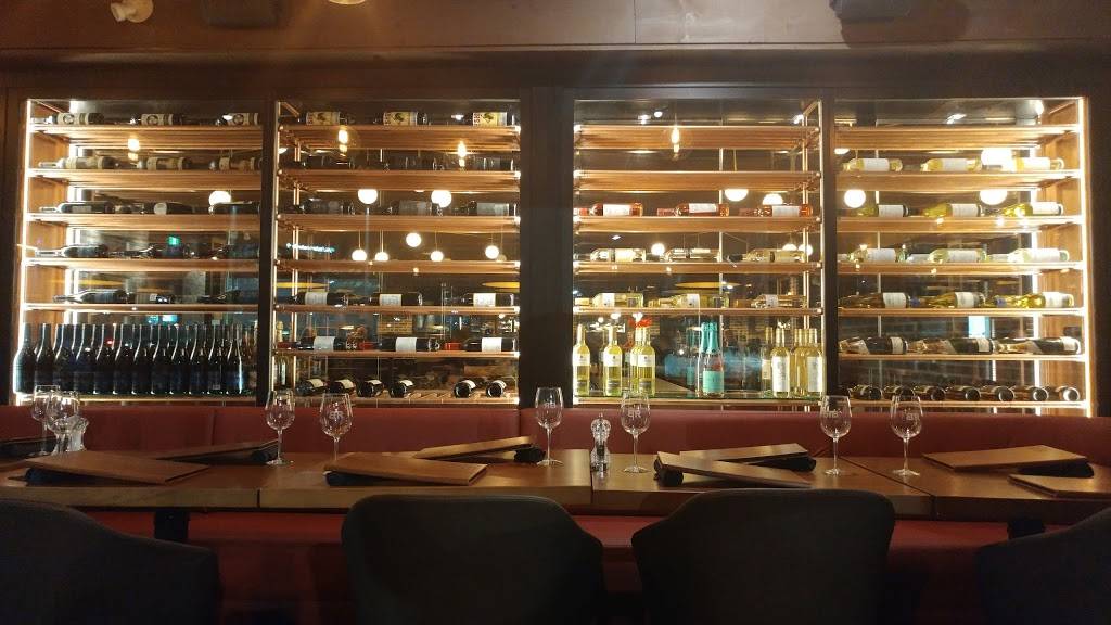 Bâton Rouge Steakhouse & Bar | restaurant | 2005 Winston Park Dr, Oakville, ON L6H 6P5, Canada | 9058292279 OR +1 905-829-2279