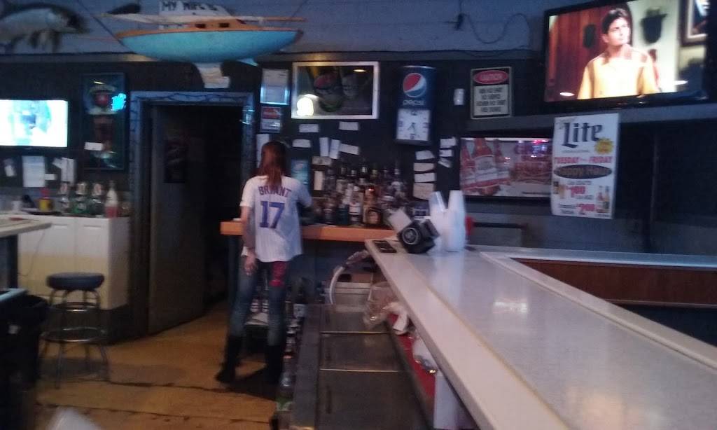 The Aquarium | restaurant | 139 Arthur Ave, Fox Lake, IL 60020, USA | 8475874544 OR +1 847-587-4544