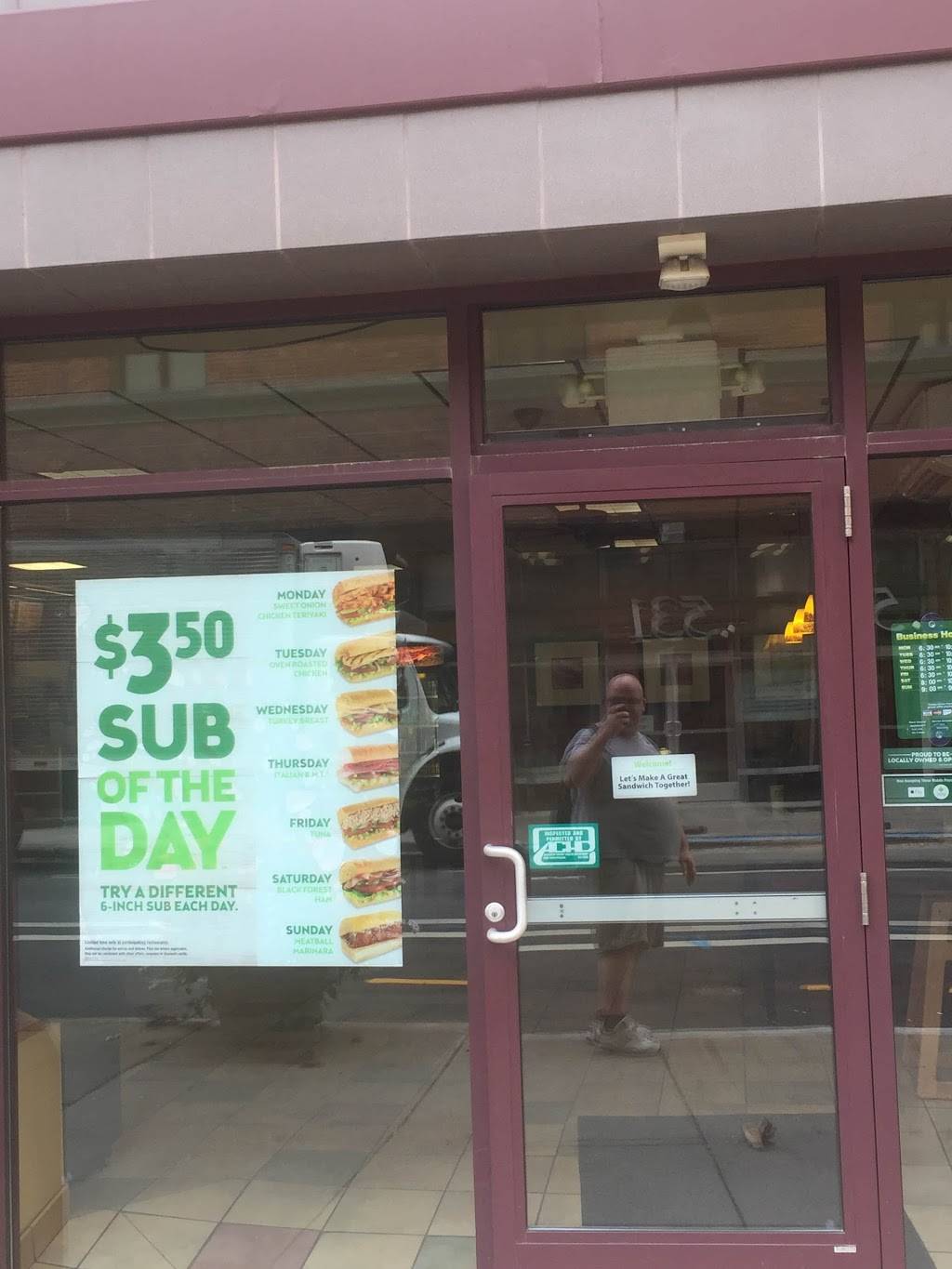 Subway | restaurant | 526 Penn Ave, Pittsburgh, PA 15222, USA | 4122811754 OR +1 412-281-1754