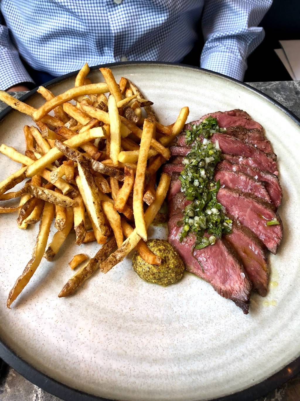 Hexagon Restaurant | restaurant | 210 Lakeshore Rd E, Oakville, ON L6M 3R7, Canada | 9058441286 OR +1 905-844-1286