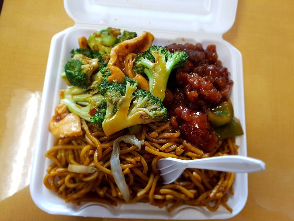 Young Chow | restaurant | 520 Lee Road # 302, Buffalo, NY 14228, USA | 7166896303 OR +1 716-689-6303