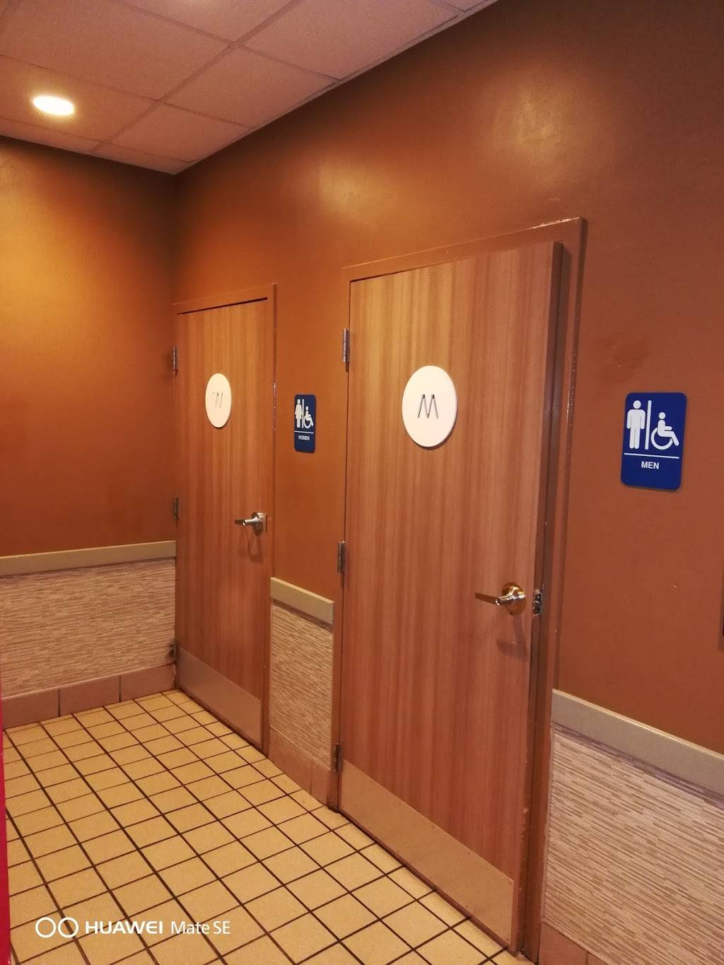 KFC | restaurant | 1400 N Lewis Ave, Waukegan, IL 60085, USA | 8476235152 OR +1 847-623-5152