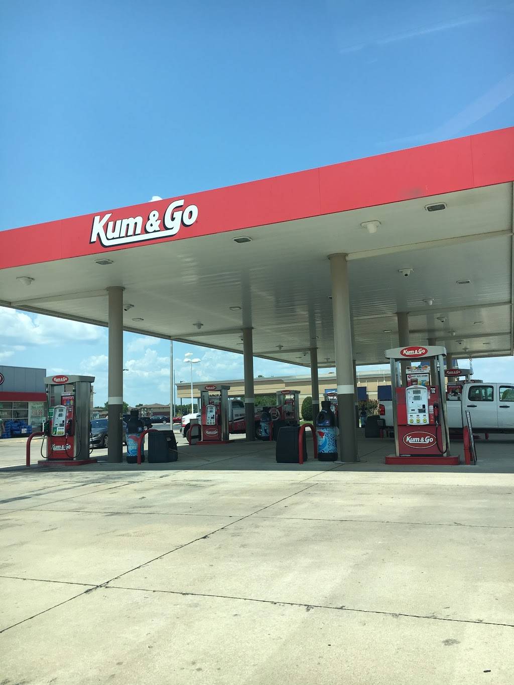 Kum & Go | meal takeaway | 510 S Elm St, Jenks, OK 74037, USA | 9182993653 OR +1 918-299-3653