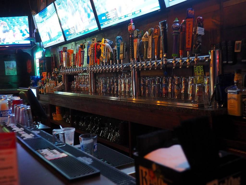 Charlies Tap House | restaurant | 9A Ocean Blvd, Hampton, NH 03842, USA | 6039299005 OR +1 603-929-9005