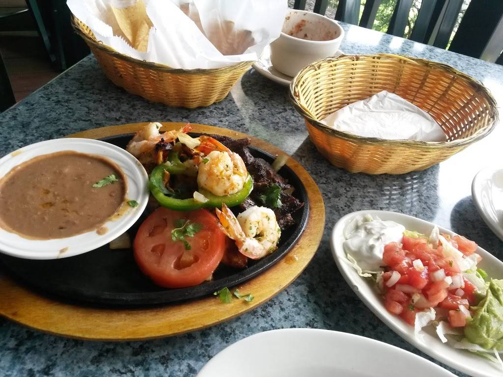 Laredo Grill | restaurant | 347 Muddy Branch Rd, Gaithersburg, MD 20878, USA | 3012169890 OR +1 301-216-9890