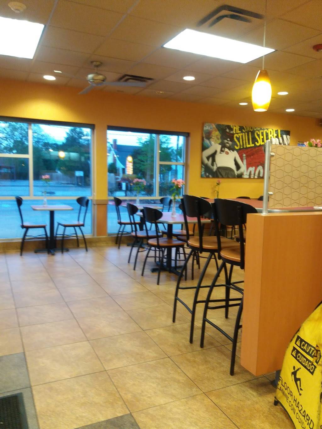 Jack in the Box | restaurant | 680 N 11th St, Beaumont, TX 77702, USA | 4098326900 OR +1 409-832-6900