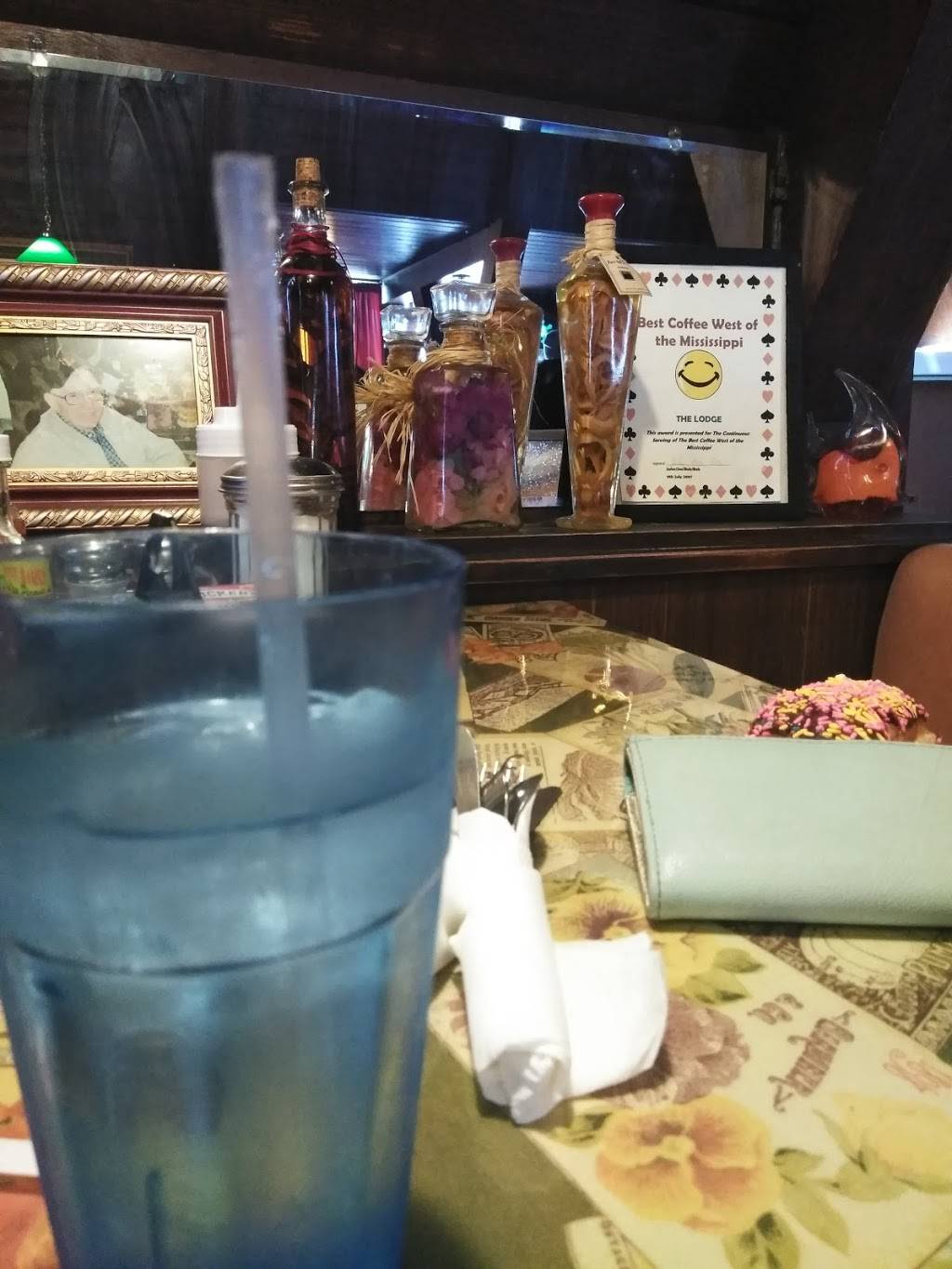 Lodge Coffee Shop | cafe | 8191 Auburn Blvd, Citrus Heights, CA 95610, USA | 9167257165 OR +1 916-725-7165