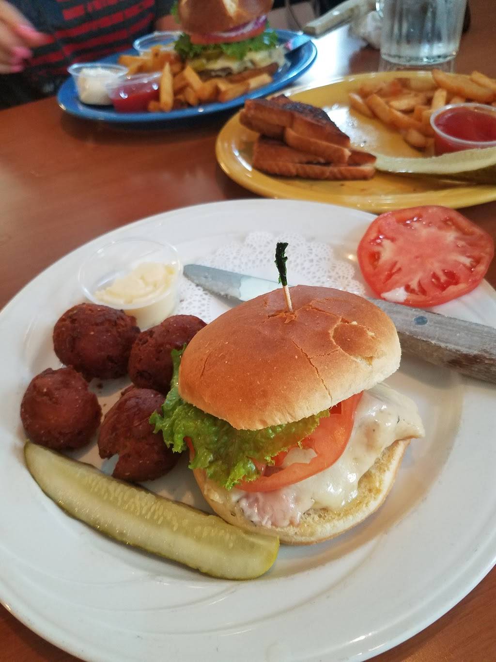 Finnigans Cove Seafood Bar | restaurant | 30 W Water St, Harrisonburg, VA 22801, USA | 5404339874 OR +1 540-433-9874