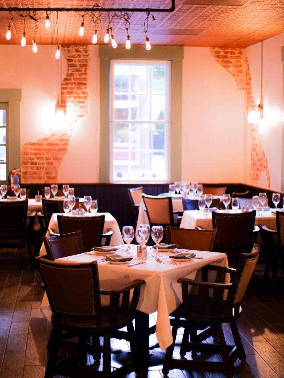 Tompkins by The Rack House | restaurant | 500 S Main St, St Charles, MO 63301, USA | 6364936332 OR +1 636-493-6332