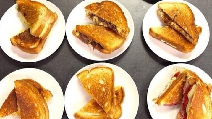 Cheesy Street Grill Wellesley | restaurant | 900 Worcester St, Wellesley, MA 02482, USA | 7814893187 OR +1 781-489-3187