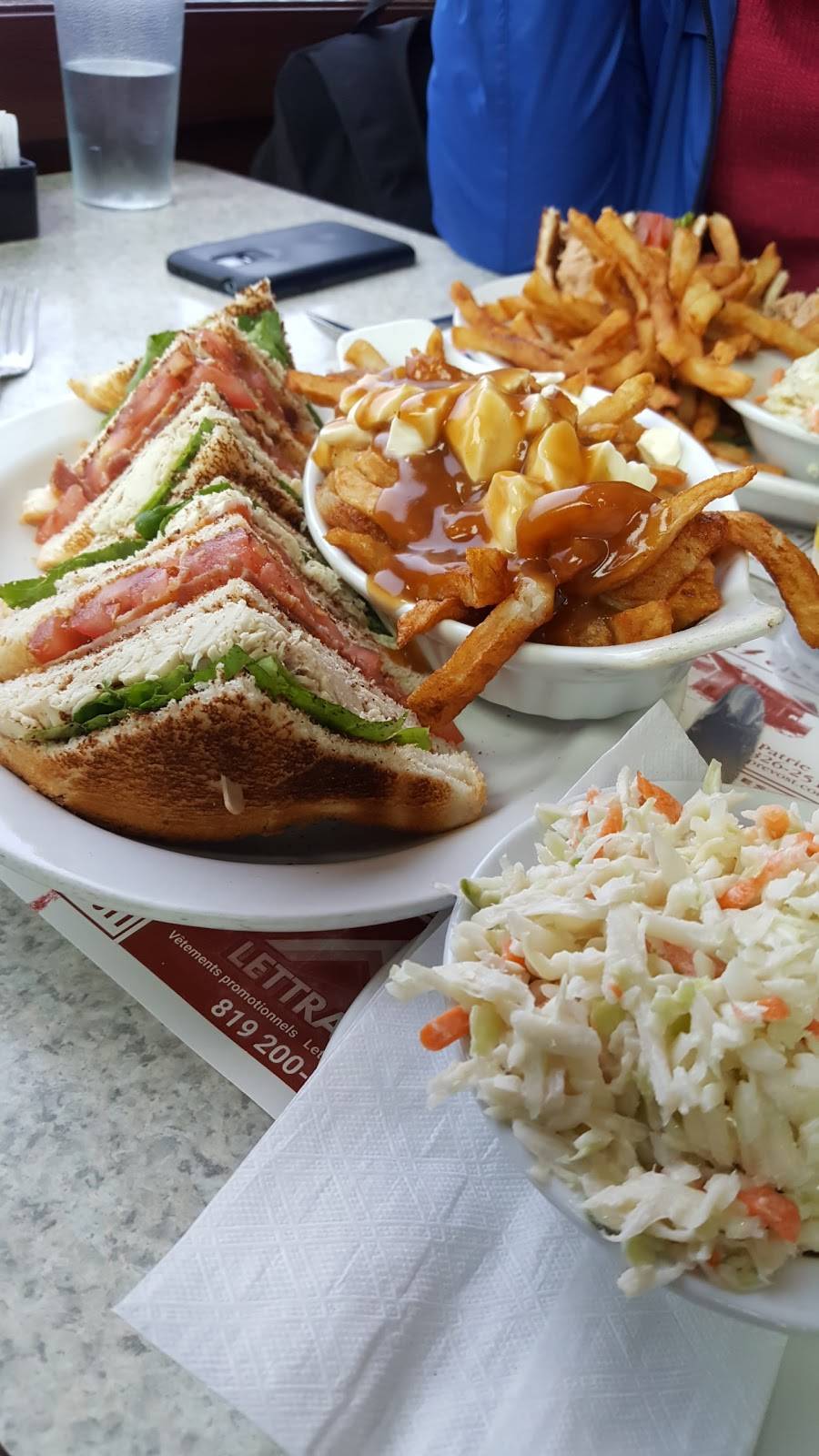 Resto Bar Hélène | restaurant | 9030, rue de la Montagne, Valcourt, QC J0E 2L0, Canada | 4505323575 OR +1 450-532-3575