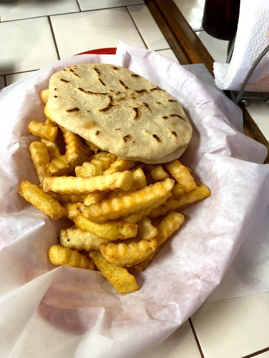 Briannas Restaurant y Pupuseria | restaurant | 6002 Antoine Dr e, Houston, TX 77091, USA | 7136809662 OR +1 713-680-9662