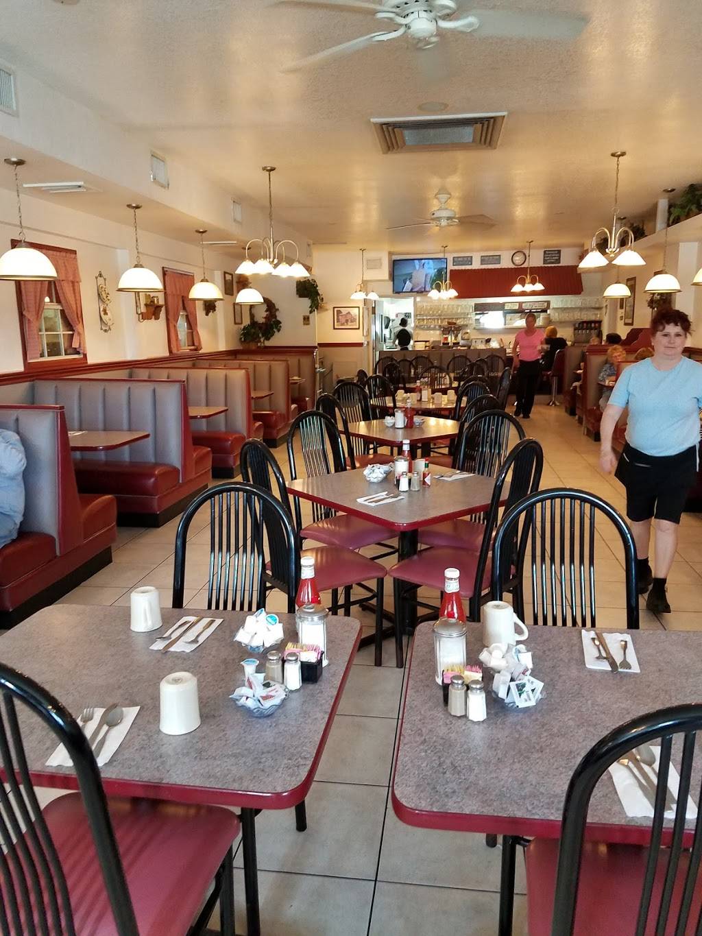 Emilys Family Restaurant | restaurant | 2609 US-19 ALT, Crystal Beach, FL 34681, USA | 7277867407 OR +1 727-786-7407