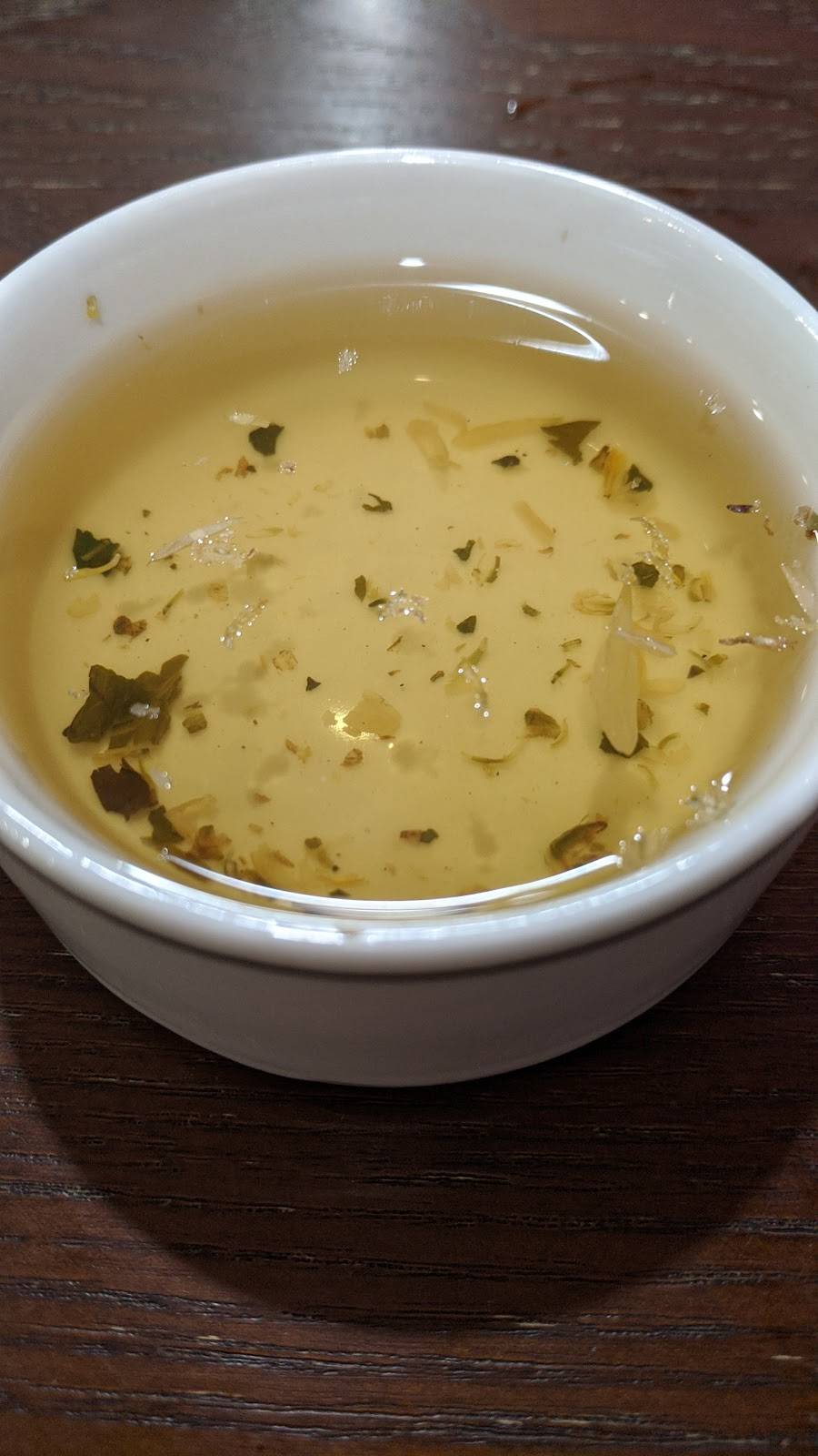 De Nhat lau va oc | restaurant | 2404 S Collins St, Arlington, TX 76014, USA | 6824333938 OR +1 682-433-3938