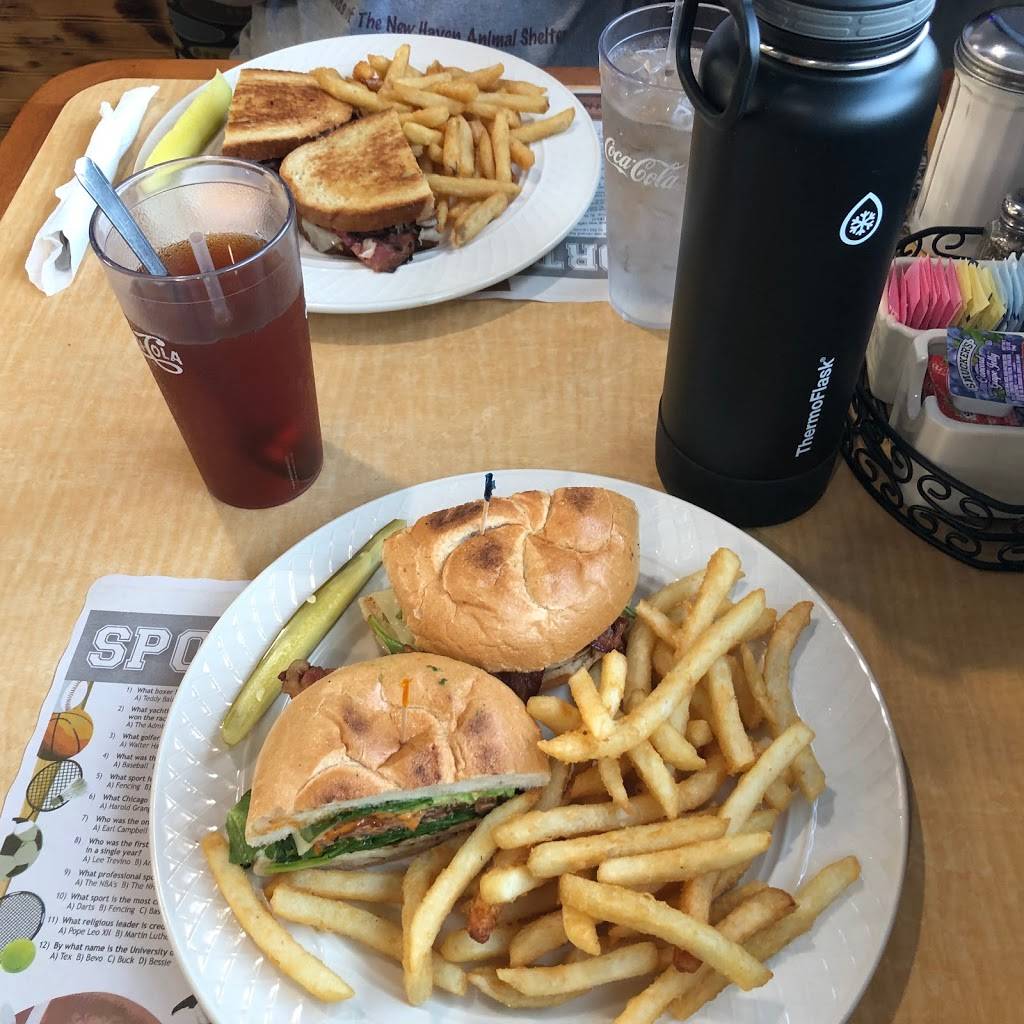 Grandpas Restaurant | restaurant | 686 Rubber Ave, Naugatuck, CT 06770, USA | 2036325950 OR +1 203-632-5950