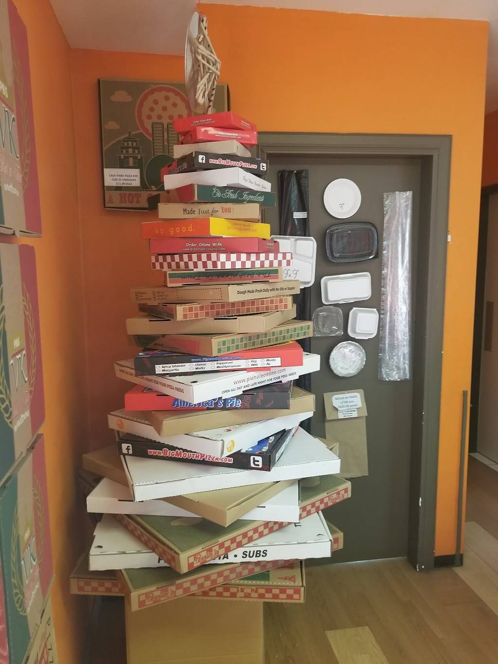 RHINOS PIZZERIA | restaurant | Av. Mutualismo 413, Zona Nte., 22000 Tijuana, B.C., Mexico | 016642697709 OR +52 664 269 7709