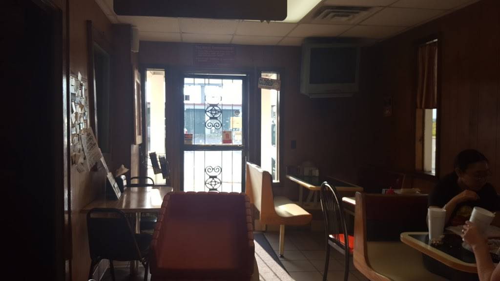 Armandos Restaurant | restaurant | 7330 Hixson Pike, Hixson, TN 37343, USA | 4238420479 OR +1 423-842-0479