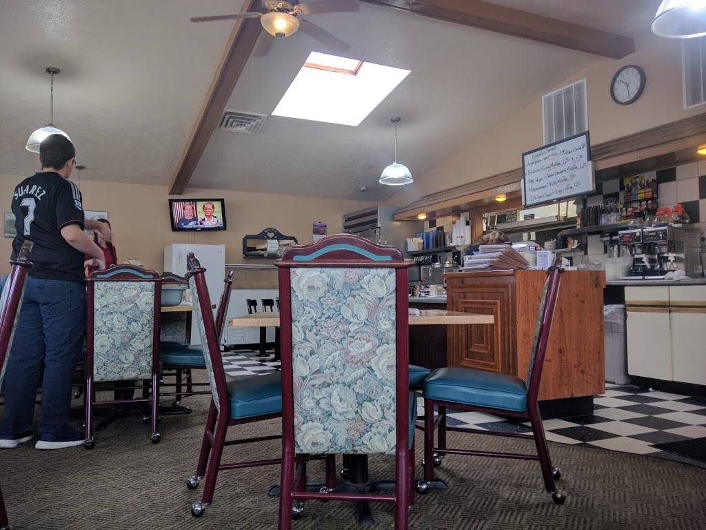 West Side Family Restaurant | restaurant | 530 W Grand Ave, Beloit, WI 53511, USA | 6083654949 OR +1 608-365-4949
