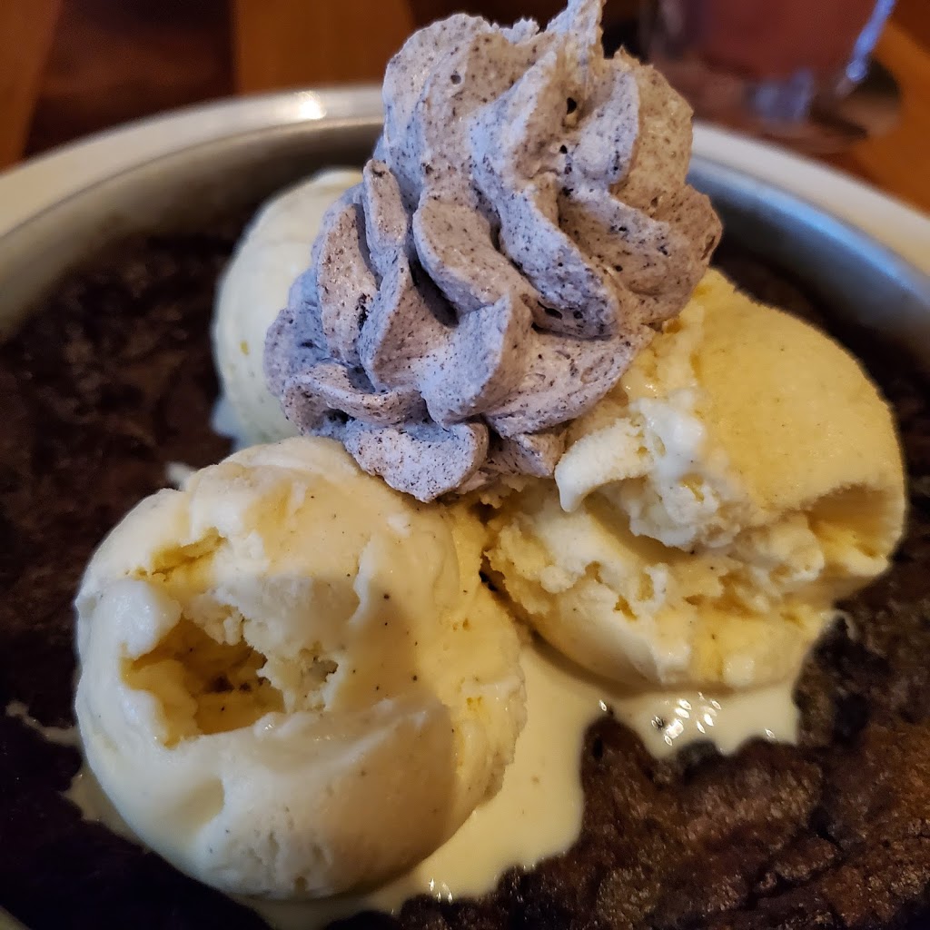 BJs Restaurant & Brewhouse | restaurant | 3748 Airport Blvd, Mobile, AL 36608, USA | 2515819240 OR +1 251-581-9240