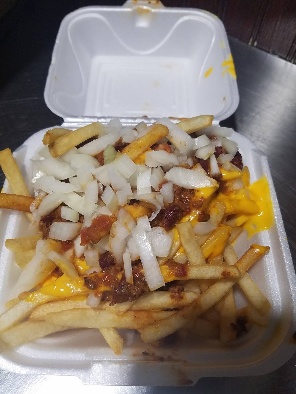 Little Mels Place | restaurant | 2205 N California Ave, Chicago, IL 60647, USA | 7733427378 OR +1 773-342-7378