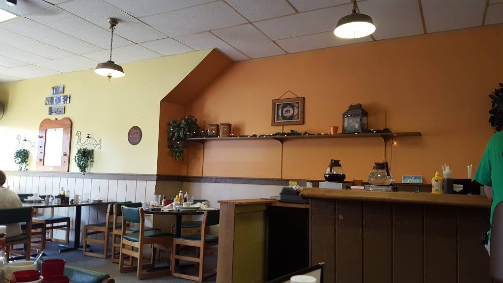 Corner Cafe | restaurant | 1 S Center St, Flora, IN 46929, USA | 5749674580 OR +1 574-967-4580