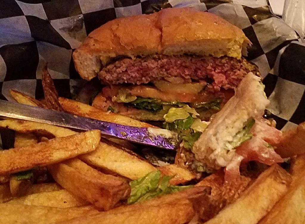 Puckers Sports Pub & Grille | restaurant | 3199 Whitewood St NW, North Canton, OH 44720, USA | 3309663373 OR +1 330-966-3373