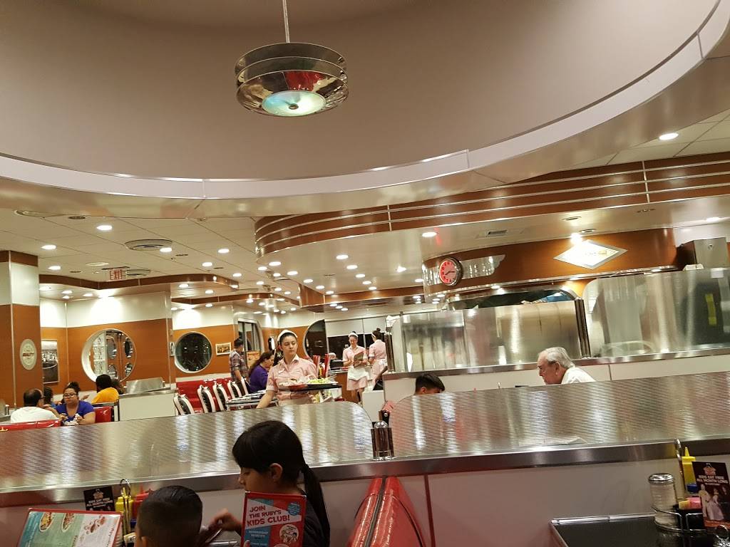 Rubys Diner | restaurant | 6405 Pacific Coast Hwy, Long Beach, CA 90803, USA | 5625961914 OR +1 562-596-1914