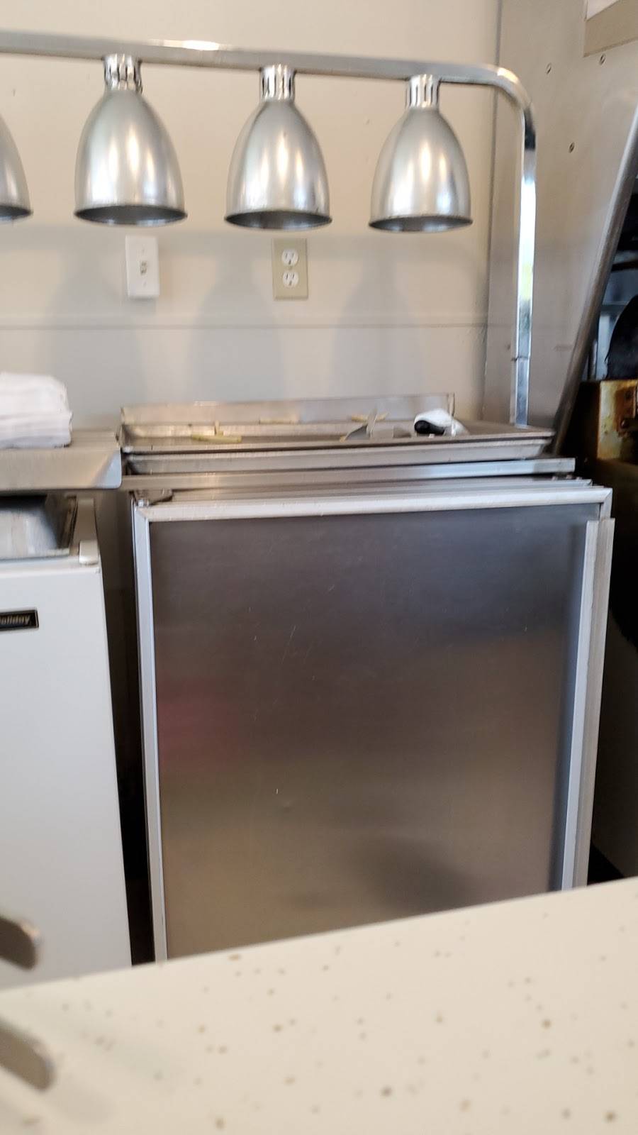 Park-N-Eat | restaurant | 201 Dearborn St, Hillsboro, IL 62049, USA | 2175325321 OR +1 217-532-5321