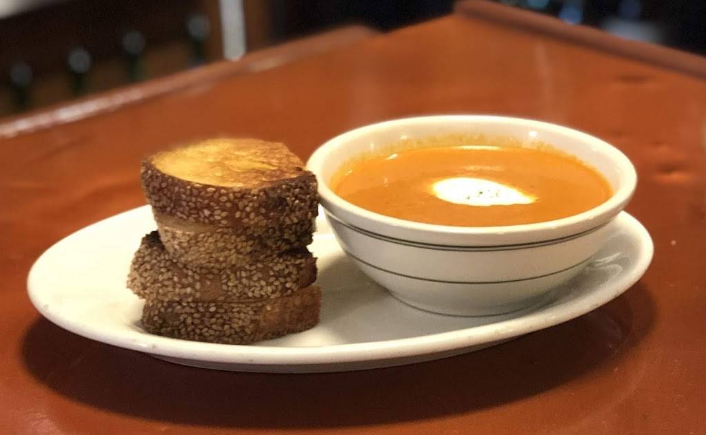 The Lantern Bar and Grill | restaurant | 455 North St, Pittsfield, MA 01201, USA | 4133449227 OR +1 413-344-9227