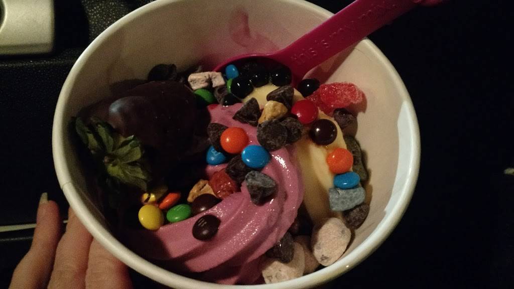 Menchies Frozen Yogurt | bakery | 2101 Queen Anne Ave N #104, Seattle, WA 98109, USA | 2062161650 OR +1 206-216-1650