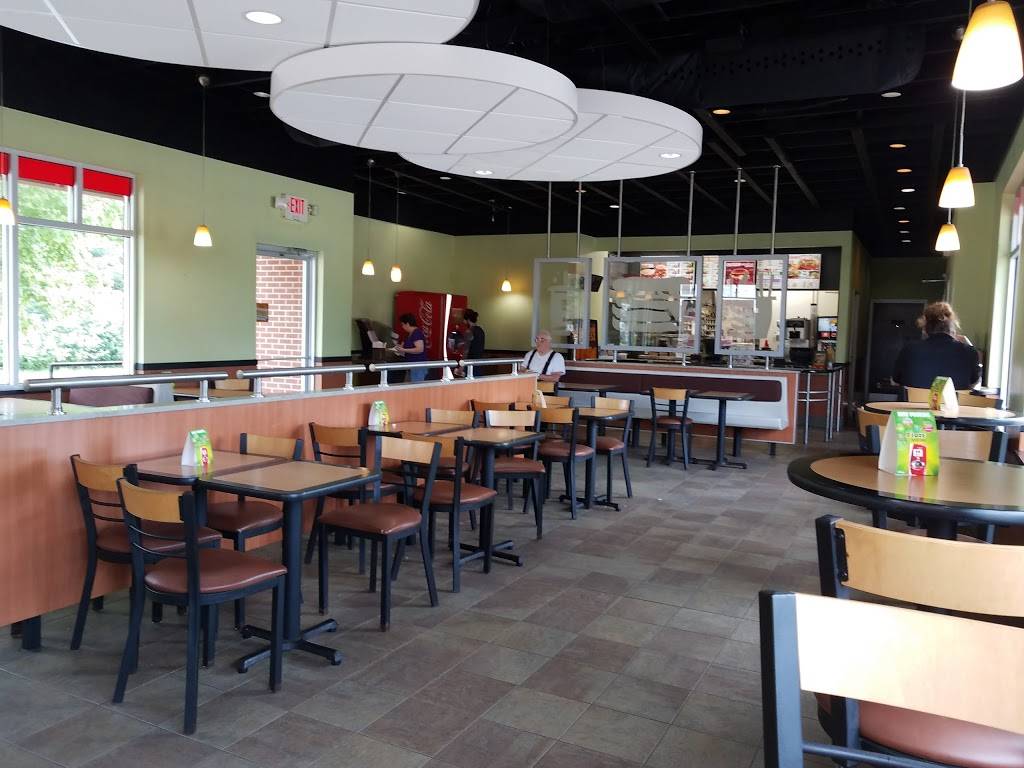 Burger King | restaurant | 250 N Main St, Rochester, NH 03867, USA | 6033328341 OR +1 603-332-8341
