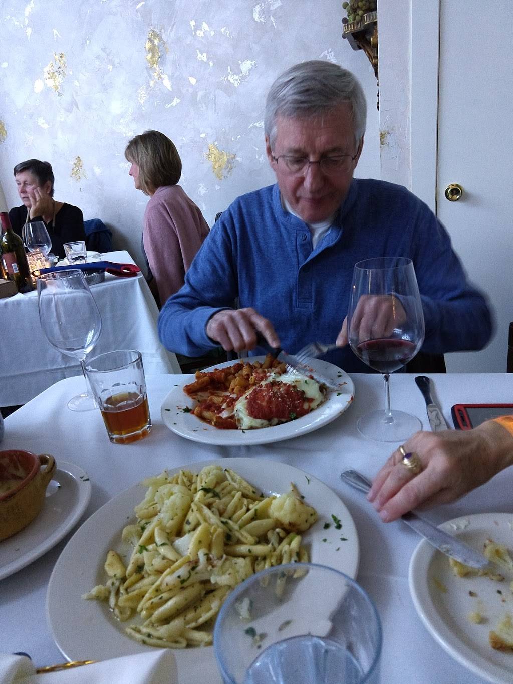 Chefs Table Clinton | cafe | 10 E Main St, Clinton, NJ 08809, USA | 9083232745 OR +1 908-323-2745