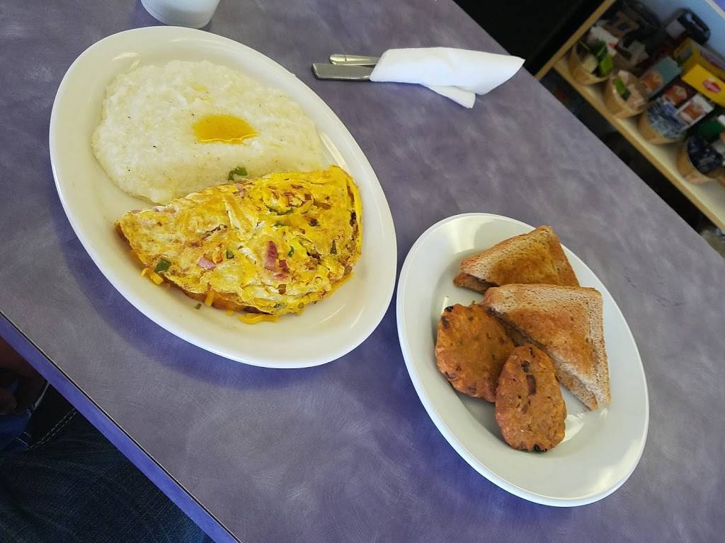 Hashbrowns Cafe | restaurant | 19458 Conant St, Detroit, MI 48234, USA | 3133660433 OR +1 313-366-0433