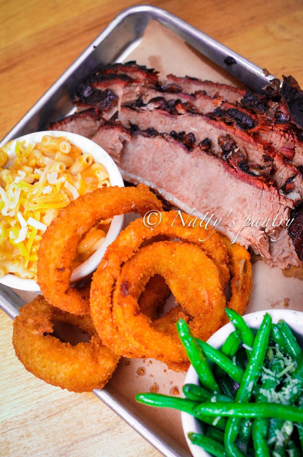 Wrigley BBQ | restaurant | 3555 North Broadway, Chicago, IL 60657, USA | 7734721227 OR +1 773-472-1227