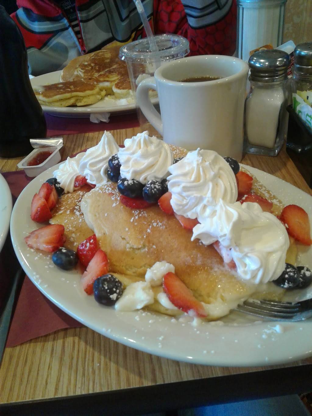 Moms Kitchen | restaurant | 29 Commercial St, Gloucester, MA 01930, USA | 9782824444 OR +1 978-282-4444