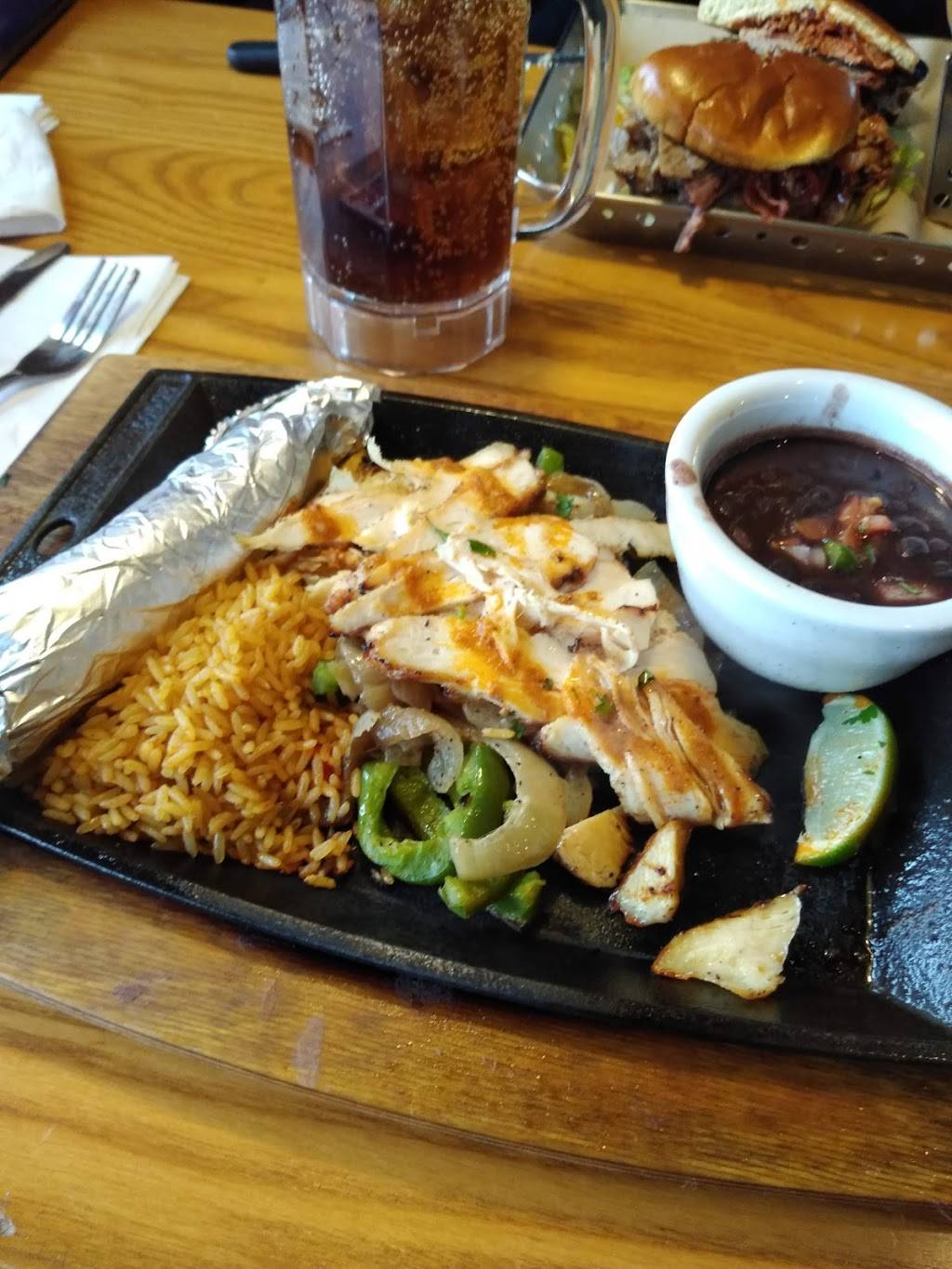 Chilis Grill & Bar | restaurant | 1840 County Road B2 W, Roseville, MN 55113, USA | 6516337718 OR +1 651-633-7718