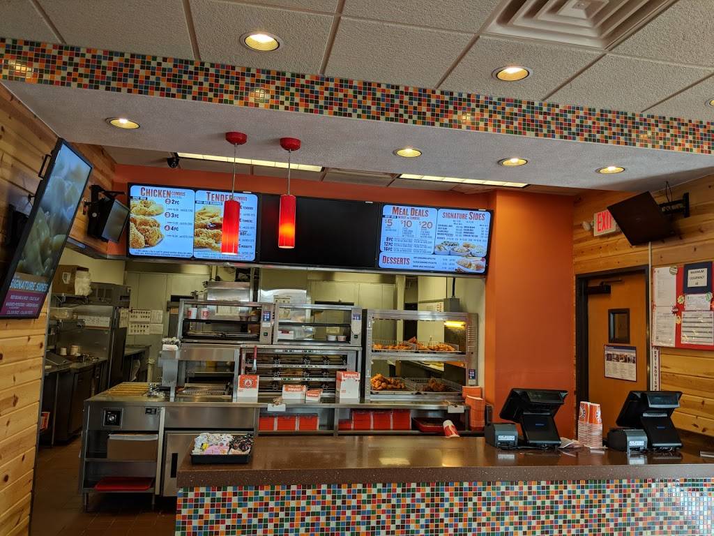 Popeyes Chicken & Biscuits | restaurant | 1451 Stewart # 7025, San Antonio, TX 78236, USA | 2106709136 OR +1 210-670-9136