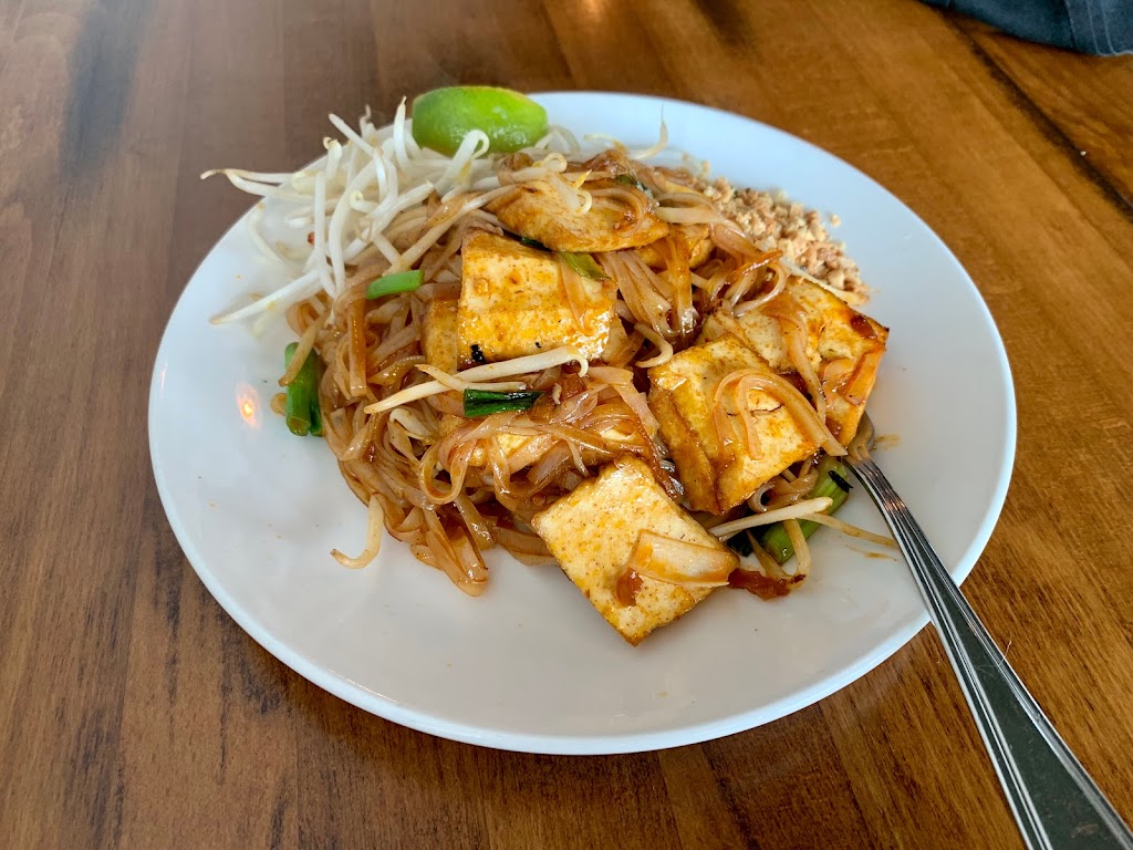 Kin Khao Thai Eatery | restaurant | 1270 Front St ste c, Crescent City, CA 95531, USA | 7074606611 OR +1 707-460-6611