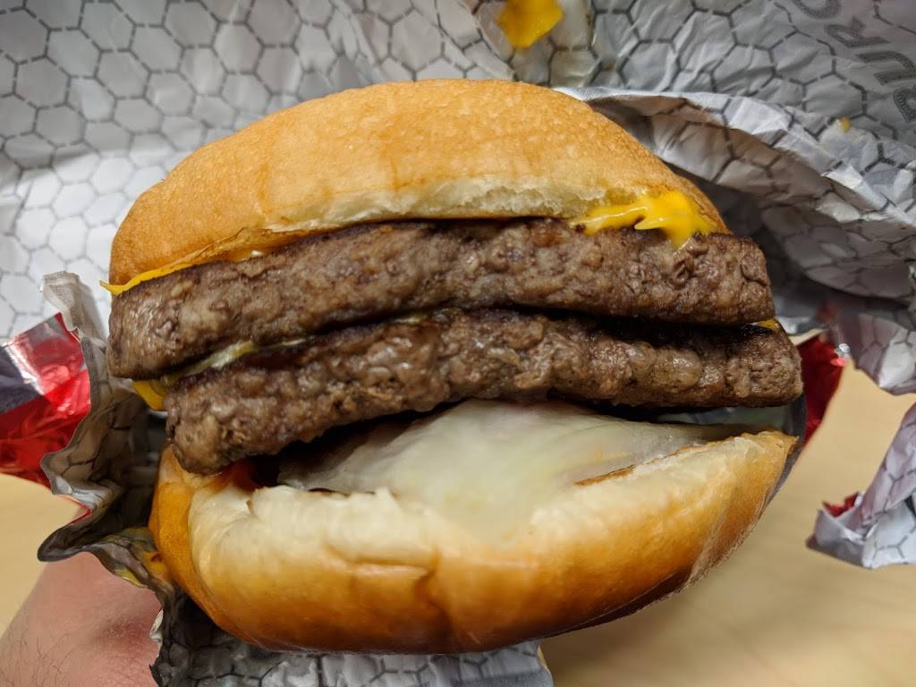 Wendys | restaurant | 1520 Aimco Blvd, Mississauga, ON L4W 1H7, Canada | 9056240453 OR +1 905-624-0453